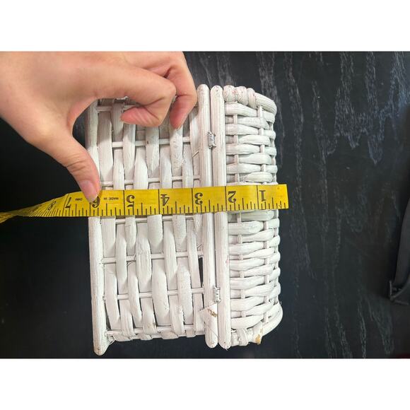 White Woven- Mini Table Top Chest with Lid- 8x6 in some wear- whimsigoth 90s - Picture 5 of 8